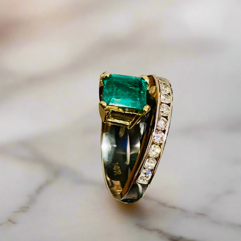 $2599 14k Ladies Green Emerald / Diamonds Ring (Reg $5195)